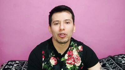 Activo maduro dotado de 21 cm se folla a escondidas a jovencito twink porque su mujer no le cumple