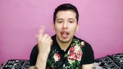 Activo maduro dotado de 21 cm se folla a escondidas a jovencito twink porque su mujer no le cumple
