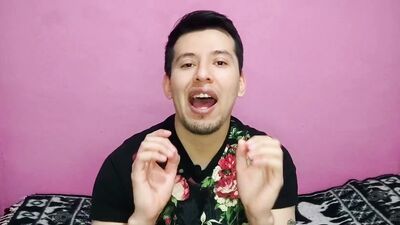 Activo maduro dotado de 21 cm se folla a escondidas a jovencito twink porque su mujer no le cumple