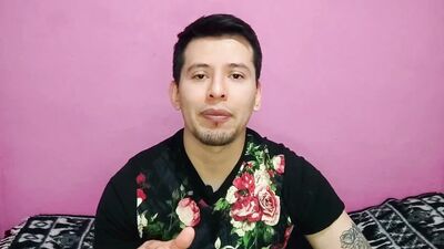 Activo maduro dotado de 21 cm se folla a escondidas a jovencito twink porque su mujer no le cumple