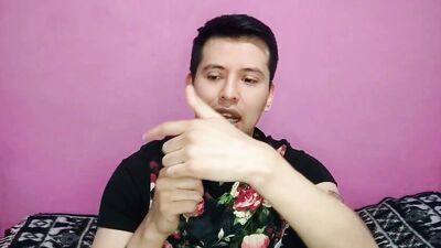 Activo maduro dotado de 21 cm se folla a escondidas a jovencito twink porque su mujer no le cumple