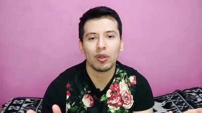 Activo maduro dotado de 21 cm se folla a escondidas a jovencito twink porque su mujer no le cumple