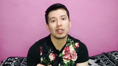 Activo maduro dotado de 21 cm se folla a escondidas a jovencito twink porque su mujer no le cumple
