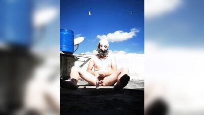I masturbate on the roof of my office while watching porn