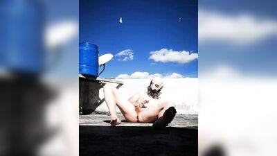 I masturbate on the roof of my office while watching porn