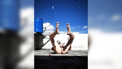 I masturbate on the roof of my office while watching porn