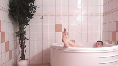 Cal and Tobi Take A Bath - Gay Toe sucking and footjobs