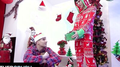 Brother Crush - Horny Young Boy Surprises His Older Stepbrother With His Dick In A Gift Box