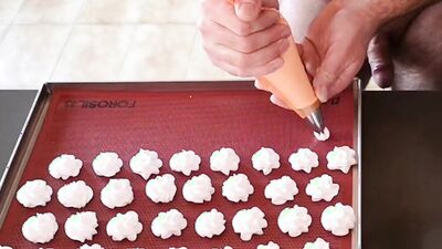 Cicci77 makes Pedro cum to start a new collection, makes him piss and then prepares the exclusive sperm meringues 45%