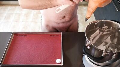 Cicci77 makes Pedro cum to start a new collection, makes him piss and then prepares the exclusive sperm meringues 45%