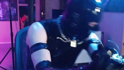 Gay Rubberboy extreme jerk off