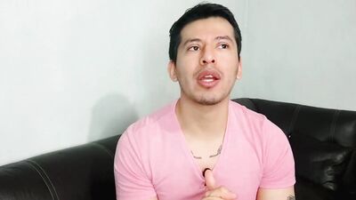 Recibo sexo oral del de 21 años de mi novia ! A las 3am en la sala a escondidas de mi mujer!