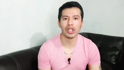 Recibo sexo oral del de 21 años de mi novia ! A las 3am en la sala a escondidas de mi mujer!