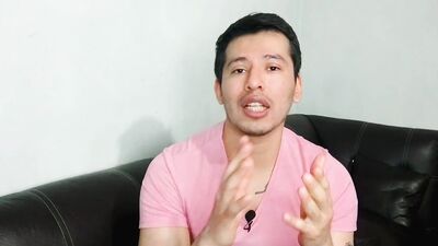 Recibo sexo oral del de 21 años de mi novia ! A las 3am en la sala a escondidas de mi mujer!