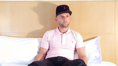 Str8 male gets massaged despite of him: Pierre