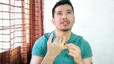 Jovencito twink le coquetea al repartidor del agua y termina siendo penetrado por sus 23cm de verga
