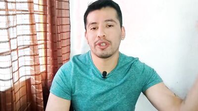 Jovencito twink le coquetea al repartidor del agua y termina siendo penetrado por sus 23cm de verga
