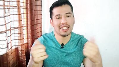Jovencito twink le coquetea al repartidor del agua y termina siendo penetrado por sus 23cm de verga