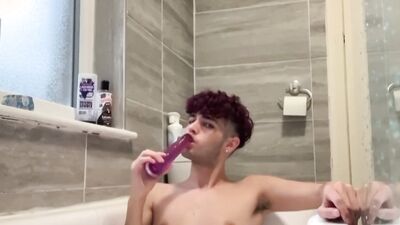 Insatiable twink Malachi Cooper dildo fucks his asshole