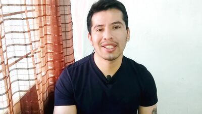 El carnicero me penetra con sus 19cm de verga en su negocio ! Me folla en el suelo.