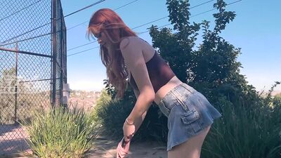 Golf date turns into sneaky public fuck with hot redhead