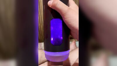 Maquina que hace garganta profunda lo chupa bien rico y fuerte, explosión de leche al final del vide