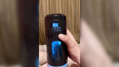 Maquina que hace garganta profunda lo chupa bien rico y fuerte, explosión de leche al final del vide
