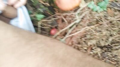 Senderista Se Saca la Polla Buscando Setas????y Descarga Se Semen En Una De Ellas