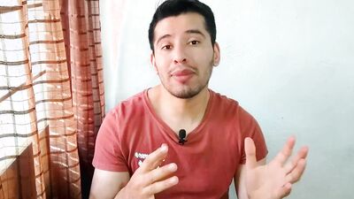 El mejor amigo de mi hermano me encuentra metiendome un Dildo y termina penetrandome con sus 19 cm