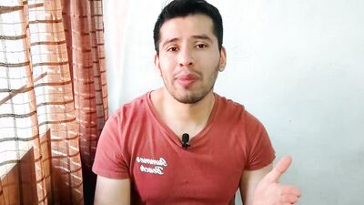 El mejor amigo de mi hermano me encuentra metiendome un Dildo y termina penetrandome con sus 19 cm