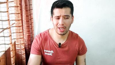 El mejor amigo de mi hermano me encuentra metiendome un Dildo y termina penetrandome con sus 19 cm