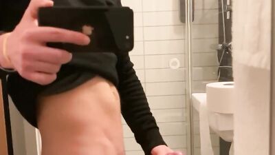 HORNY BUSINESSMAN CUM MOANING! ????