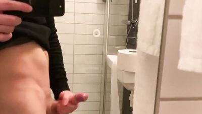 HORNY BUSINESSMAN CUM MOANING! ????