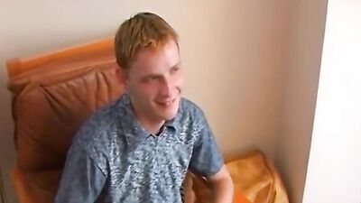 European dude showing off his hole and jerking off