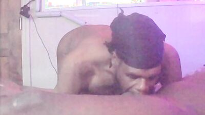 Scratching itchy throat