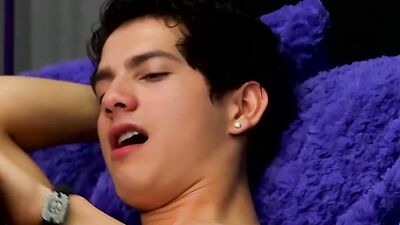 Skinny gays barebacking in a threesome