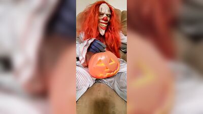 Insane clown with a Big Cock shows tricks and gives Big Cumshot treats