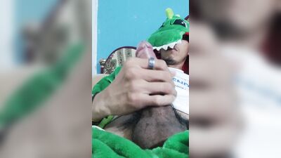 YOUNG GUY WITH GOOD COCK ENDS UP MASTURBATING VERY EXCITING