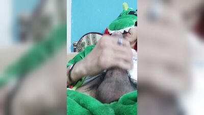 YOUNG GUY WITH GOOD COCK ENDS UP MASTURBATING VERY EXCITING