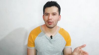 Joven medico es penetrado por su jefe el Doctor maduro dotado de 23cm de verga en el consultorio!