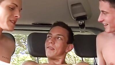 Threesome for amateur and very horny ks in moving van