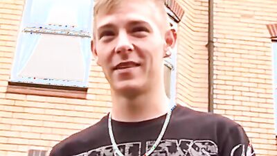 Amateur picked up twink banged in a threesome in a van