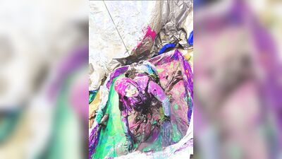 Dirty sluts Sissy fucks herself in the slime bath with a monster dildo