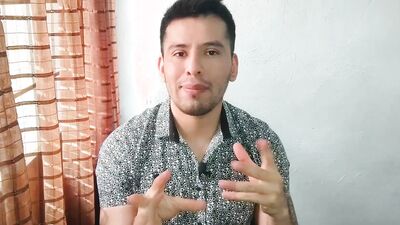 Mientras viajaba en el autobus le hice sexo oral a hombre dotado de 21cm... se vino en mi boca
