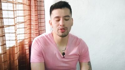 Muscular man sucks my 19cm cock at the cinema! sexual story