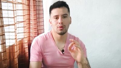 Muscular man sucks my 19cm cock at the cinema! sexual story