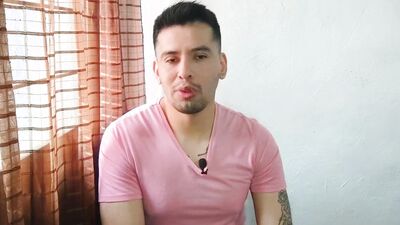 Muscular man sucks my 19cm cock at the cinema! sexual story