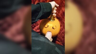 Michael Myers destroys adorable Pumpkin on Halloween