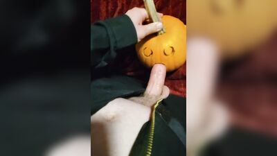 Michael Myers destroys adorable Pumpkin on Halloween