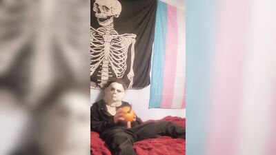 Michael Myers destroys adorable Pumpkin on Halloween